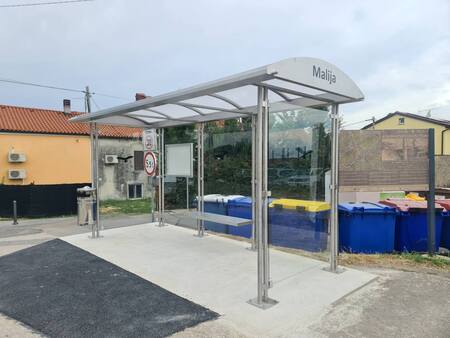 Avtobusno postajališče na Maliji
